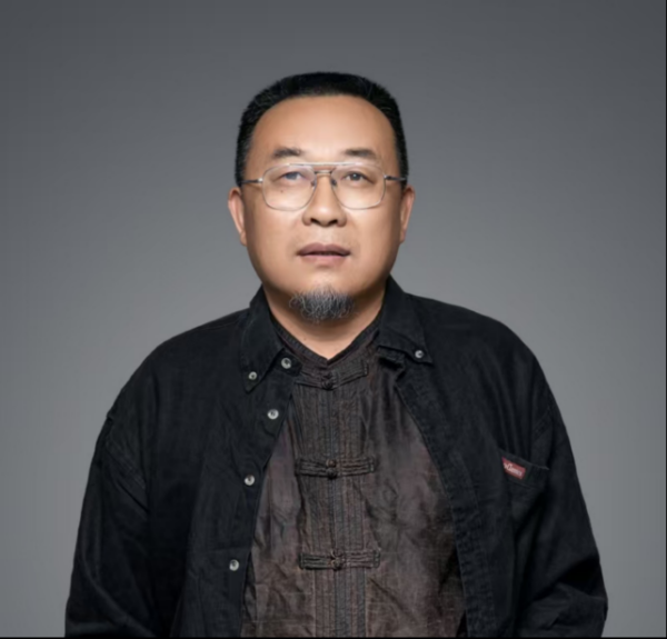 旭胜配资 从泥火交融到艺术新生：黄修林的陶瓷作品革新之路