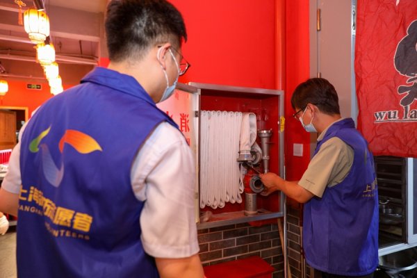 大众配资 “进一次门、查多件事”，从早餐到夜宵，张堰镇全时段守护“舌尖上的安全”