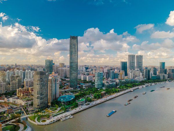 锦富优配 北外滩变身“落日度假岛”，邓紫棋将来虹口足球场开唱了